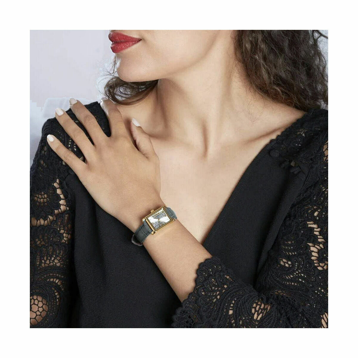 V4H9822B0F076E7A491E7355FABB3A7E74DR5572529P5